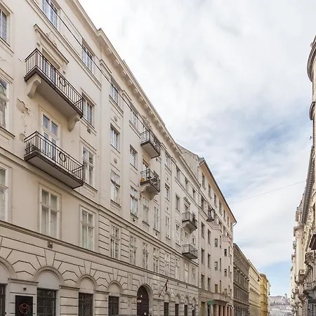 Real Zoltan Ii. * Budapest