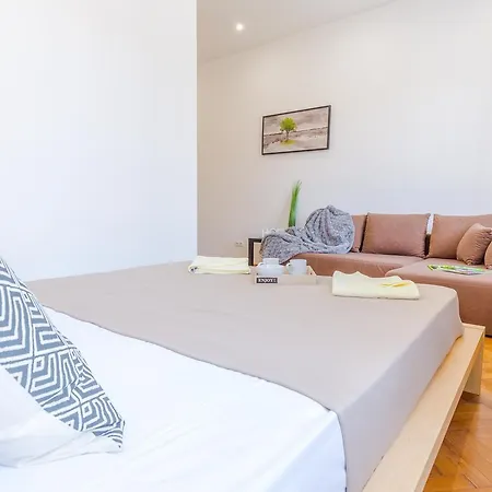 Real Zoltan Ii. Apartment *