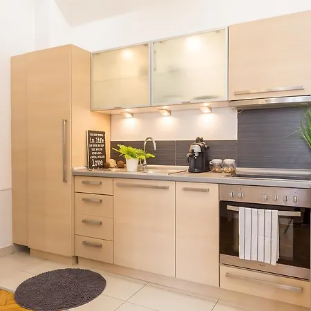 Real Zoltan Ii. Apartment *